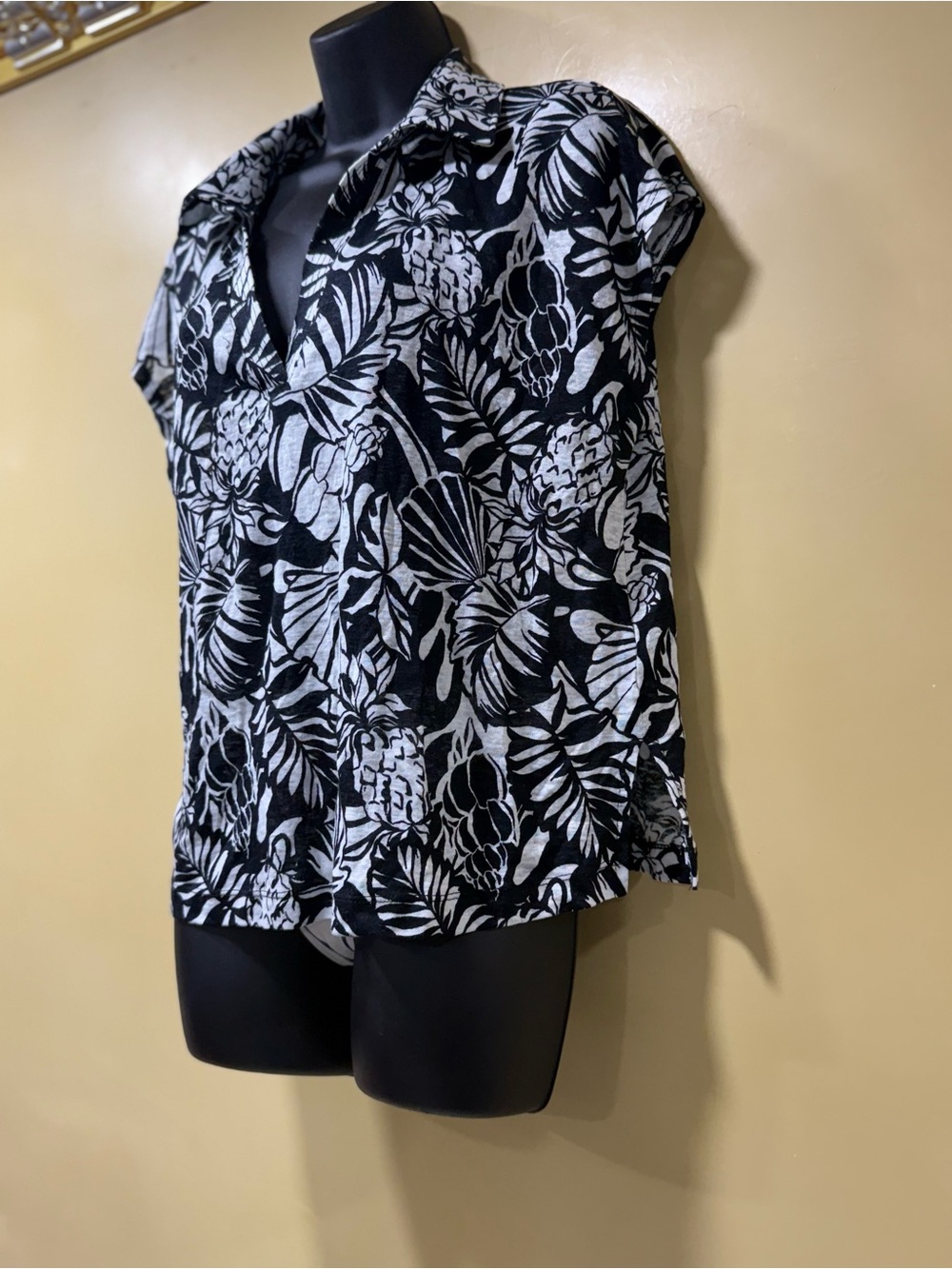 Nicole Miller Black and White Tropical Print Button-Front Blouse